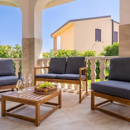 Delle Lantane San Lorenzo Marzamemi * Reitani
